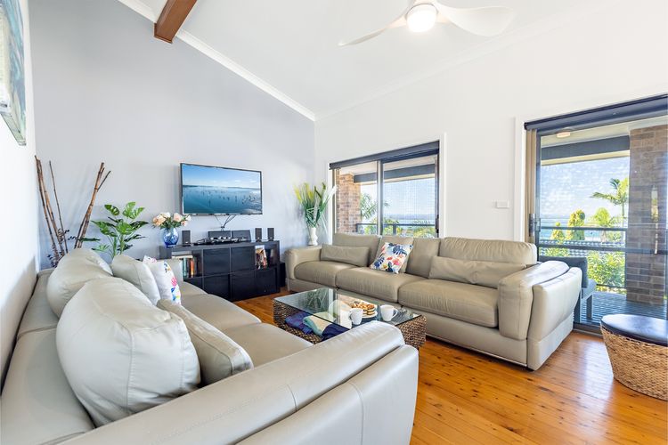 Away @ Nelson Bay, 29 Wollomi Ave – Spacious family home with water views, pet friendly, WIFI & aircon