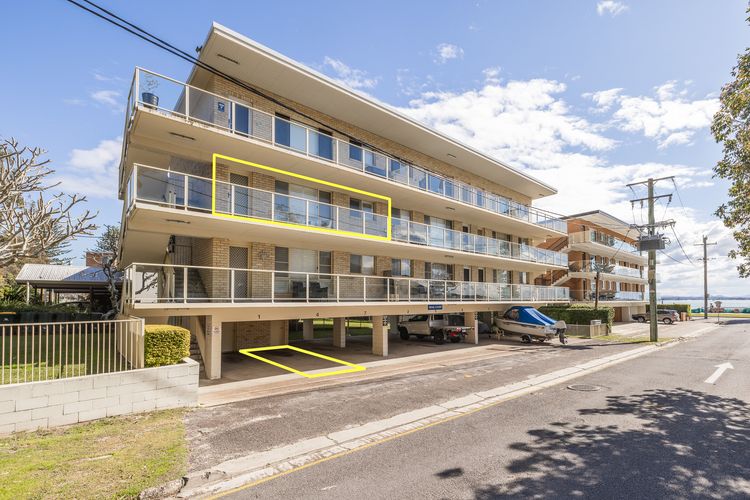 Shoal Court, 4/7 Lillian St – water views , linen, bed making