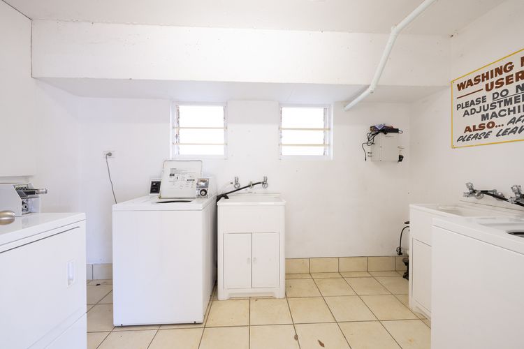 Shoal Court, 4/7 Lillian St – water views , linen, bed making