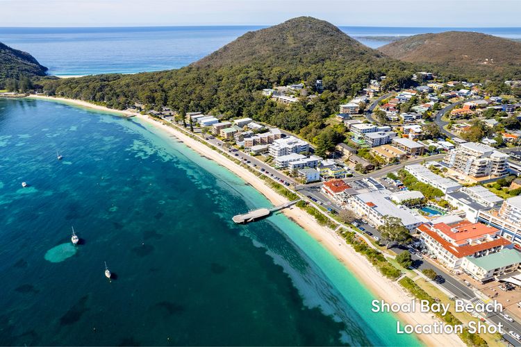 Shoal Court, 4/7 Lillian St – water views , linen, bed making