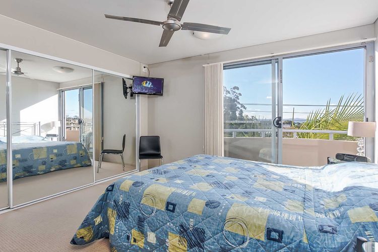 Bayview Apartments, 11/42 Stockton Street – Three bedroom unit In the heart of town with air con, lift and secure parking