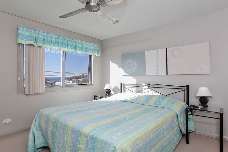 Bayview Apartments, 11/42 Stockton Street – Three bedroom unit In the heart of town with air con, lift and secure parking