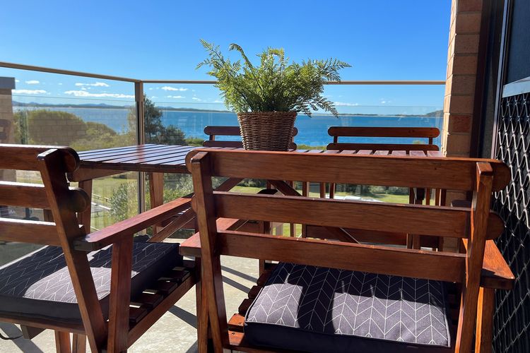 Promenade 12, 8 Intrepid Cl – fantastic waterfront unit with air con and Wifi