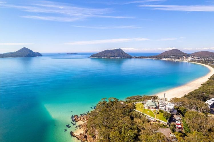 Promenade 12, 8 Intrepid Cl – fantastic waterfront unit with air con and Wifi
