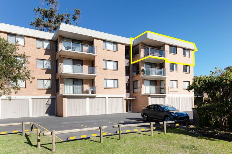 Promenade 12, 8 Intrepid Cl – fantastic waterfront unit with air con and Wifi