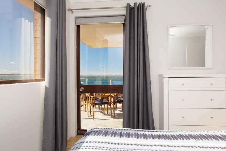 Promenade 12, 8 Intrepid Cl – fantastic waterfront unit with air con and Wifi
