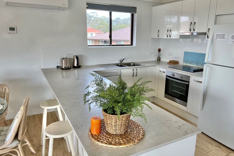 Promenade 12, 8 Intrepid Cl – fantastic waterfront unit with air con and Wifi