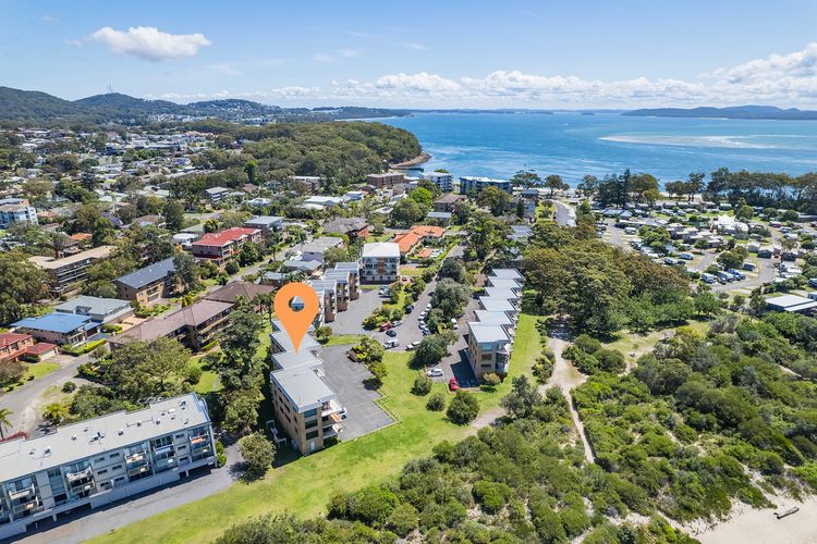 Promenade 12, 8 Intrepid Cl – fantastic waterfront unit with air con and Wifi