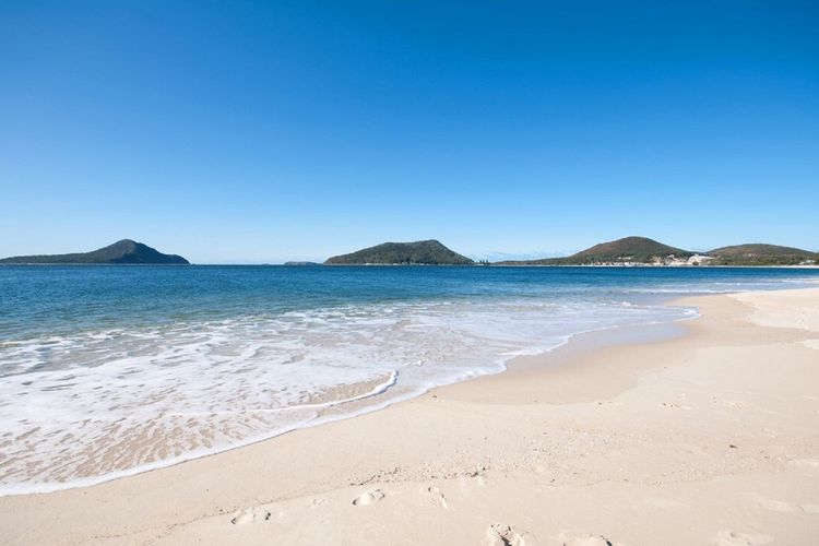 Promenade 12, 8 Intrepid Cl – fantastic waterfront unit with air con and Wifi