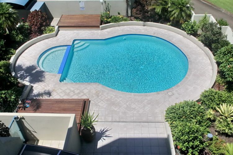 Complex pool 