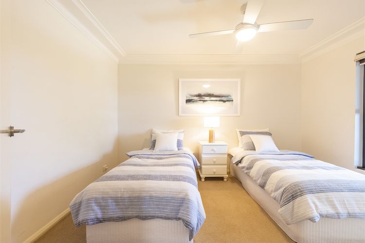 Florentine, 14/11 Columbia Cl – – AIRCON, WIFI, UNSURPASSED WATER VIEWS