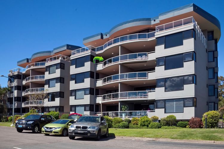 Florentine, 14/11 Columbia Cl – – AIRCON, WIFI, UNSURPASSED WATER VIEWS