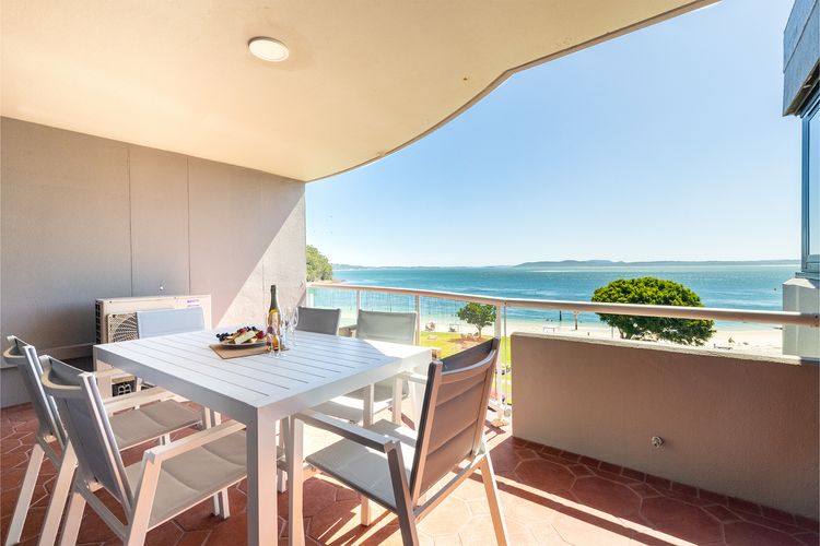 Florentine, 14/11 Columbia Cl – – AIRCON, WIFI, UNSURPASSED WATER VIEWS