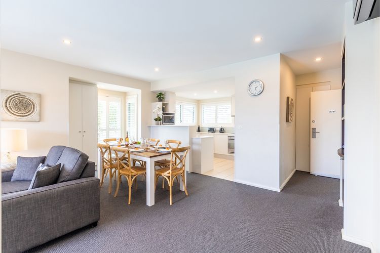 Pacific Blue  278/265 Sandy Pt Rd- Dual Key Access, WIFI, Linen and Air Conditioning