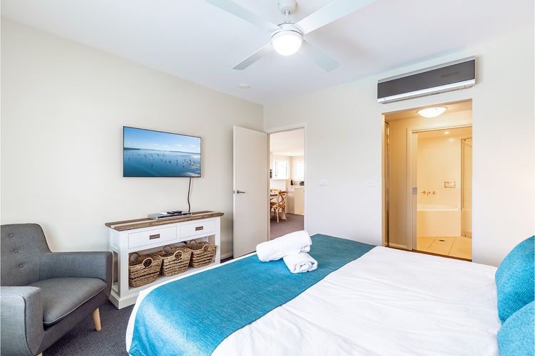 Pacific Blue  278/265 Sandy Pt Rd- Dual Key Access, WIFI, Linen and Air Conditioning