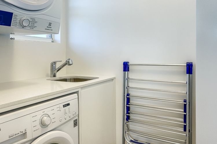 Albacore 7, 12-14 Ondine Close – waterfront, pool, lift & views