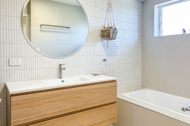 Albacore 7, 12-14 Ondine Close – waterfront, pool, lift & views