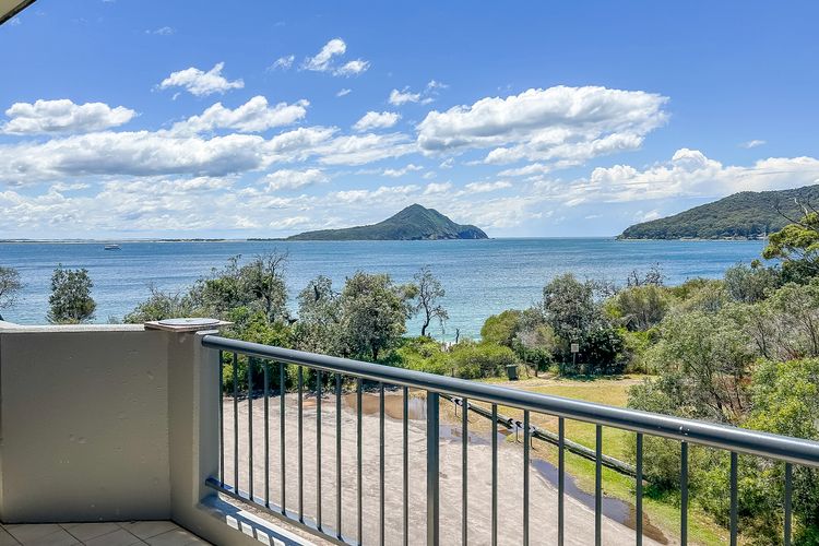 Albacore 7, 12-14 Ondine Close – waterfront, pool, lift & views