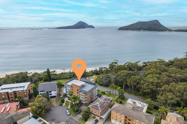 Albacore 7, 12-14 Ondine Close – waterfront, pool, lift & views