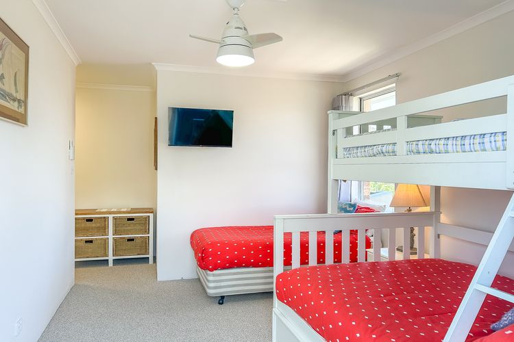 Albacore 7, 12-14 Ondine Close – waterfront, pool, lift & views