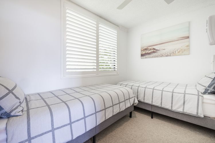 Portside 18 1 Donald Street water views WiFi and Air Conditioning