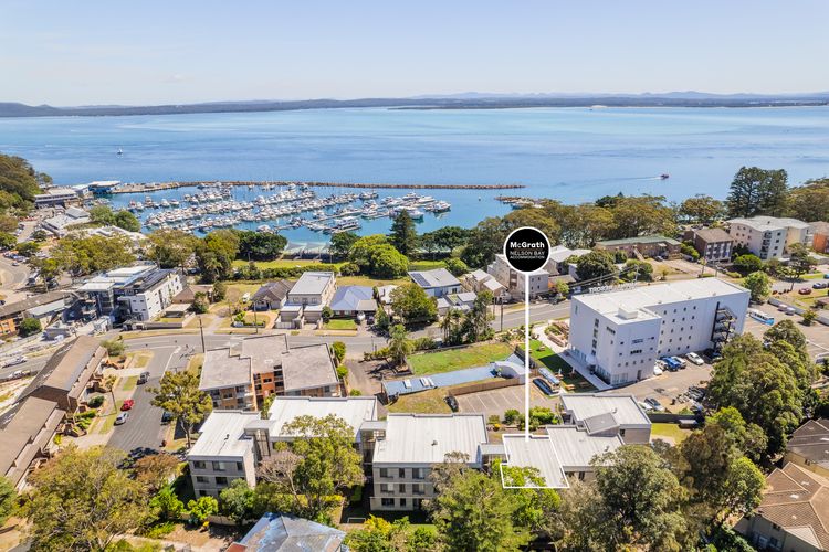 Portside 18 1 Donald Street water views WiFi and Air Conditioning