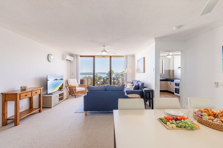 Portside 18 1 Donald Street water views WiFi and Air Conditioning