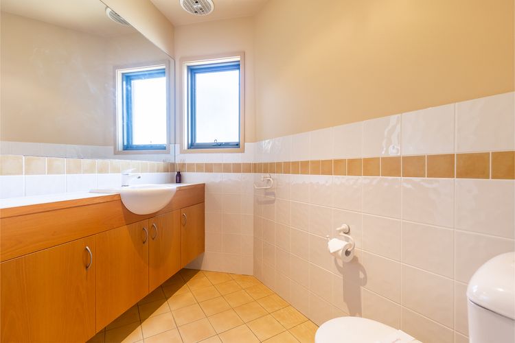 High View, 23 Wollomi Ave – perfect coastal getaway,  with stunning water views and WIFI