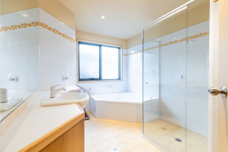 High View, 23 Wollomi Ave – perfect coastal getaway,  with stunning water views and WIFI