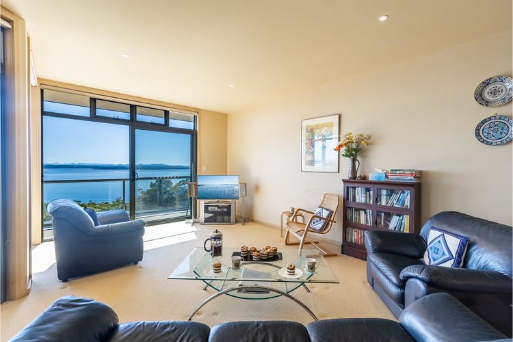 High View, 23 Wollomi Ave – perfect coastal getaway,  with stunning water views and WIFI