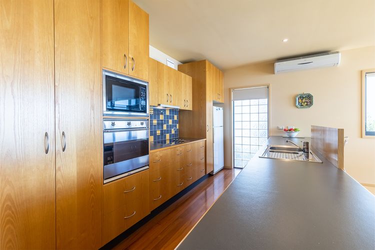 High View, 23 Wollomi Ave – perfect coastal getaway,  with stunning water views and WIFI