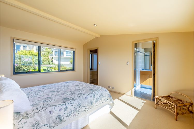 High View, 23 Wollomi Ave – perfect coastal getaway,  with stunning water views and WIFI