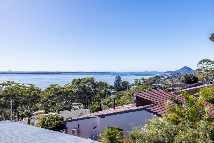 High View, 23 Wollomi Ave – perfect coastal getaway,  with stunning water views and WIFI