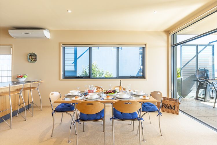 High View, 23 Wollomi Ave – perfect coastal getaway,  with stunning water views and WIFI