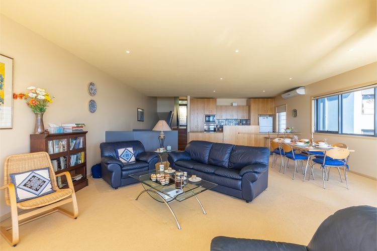 High View, 23 Wollomi Ave – perfect coastal getaway,  with stunning water views and WIFI