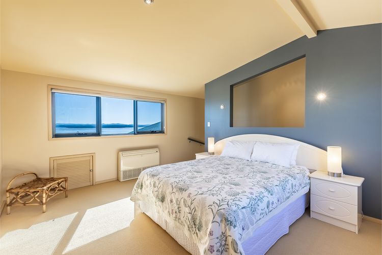 High View, 23 Wollomi Ave – perfect coastal getaway,  with stunning water views and WIFI