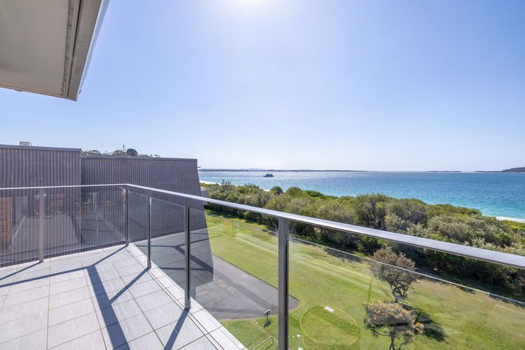 Luskin Lodge, 11/29 Weatherly Close – stunning water views