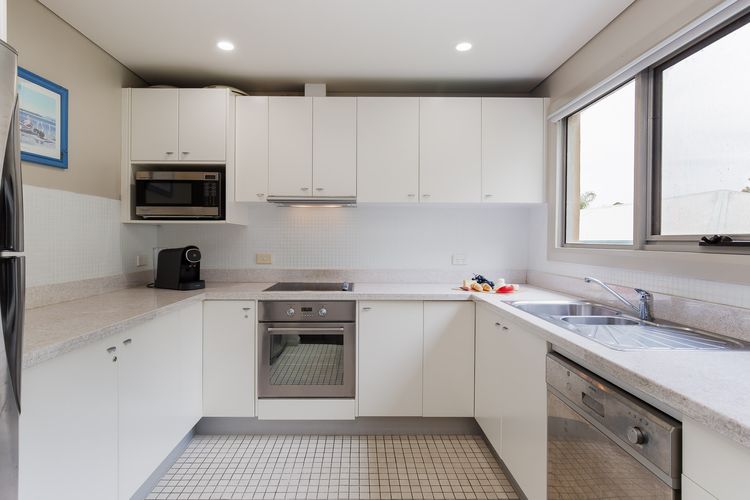 Bayview Apartments 10/42 Stockton St – Stylish apartment with air conditioning and Wi-Fi conveniently located in the heart of Nelson Bay