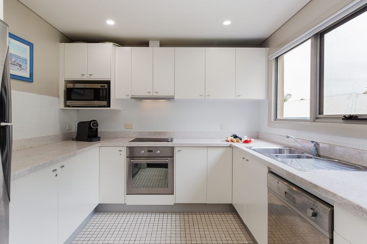 Bayview Apartments 10/42 Stockton St – Stylish apartment with air conditioning and Wi-Fi conveniently located in the heart of Nelson Bay