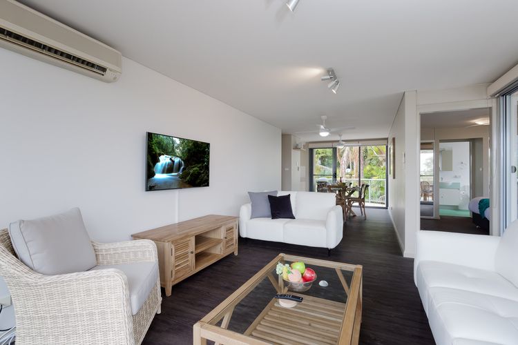 Bayview Apartments 10/42 Stockton St – Stylish apartment with air conditioning and Wi-Fi conveniently located in the heart of Nelson Bay