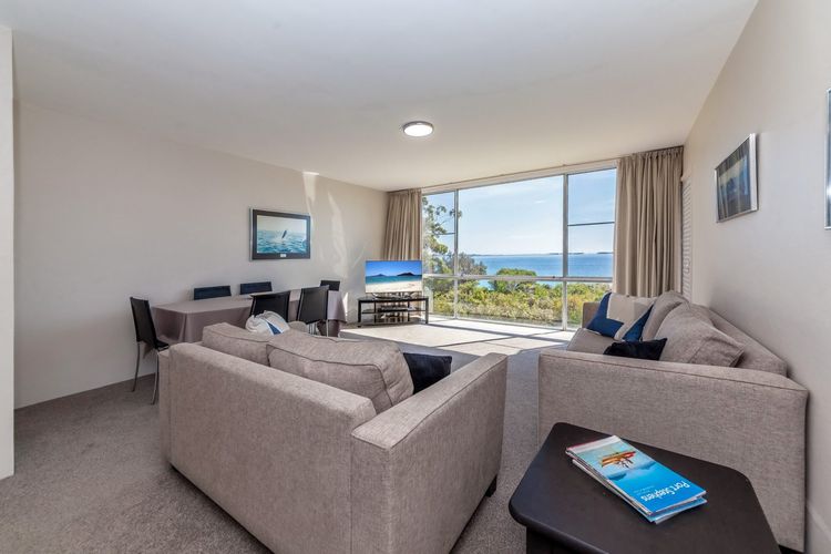 Shoalhaven 4/28 Voyager Cl – waterfront unit with stunning views and Wifi