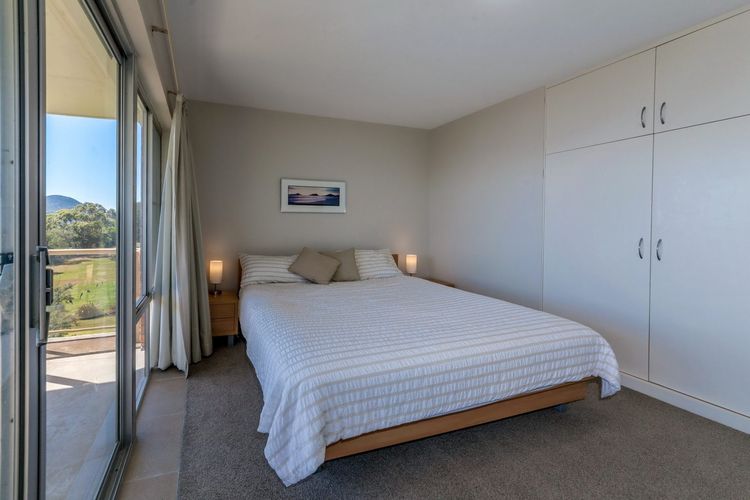 Shoalhaven 4/28 Voyager Cl – waterfront unit with stunning views and Wifi