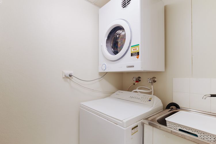 The Commodore, 22/9 Donald St – Wi-Fi, Air Conditioning