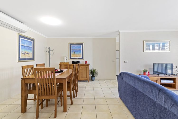 The Poplars, 2/36 Magnus Street – Comfortable Unit With Air Conditioning and Wi-Fi