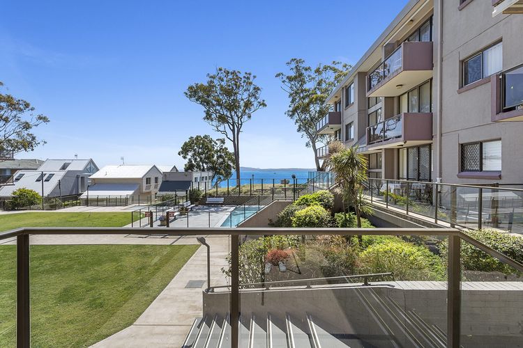 The Poplars, 2/36 Magnus Street – Comfortable Unit With Air Conditioning and Wi-Fi