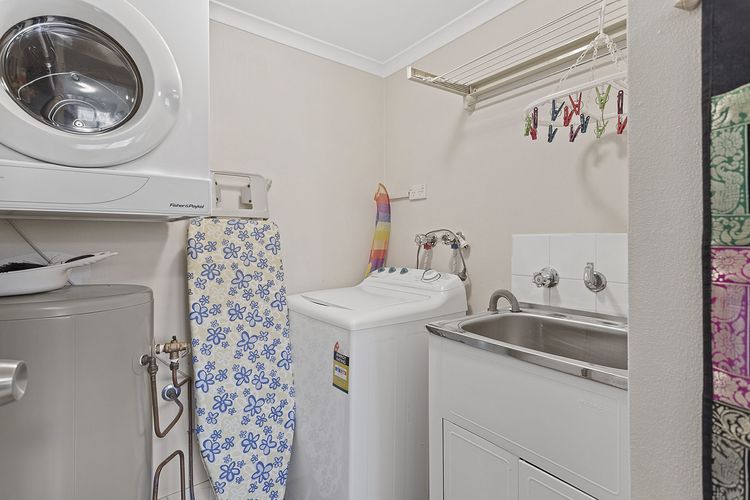 The Poplars, 2/36 Magnus Street – Comfortable Unit With Air Conditioning and Wi-Fi