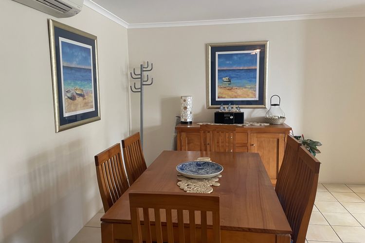 The Poplars, 2/36 Magnus Street – Comfortable Unit With Air Conditioning and Wi-Fi