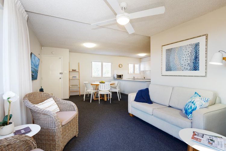 Intrepid, 1/3 Intrepid Close – Amazing views of Shoal Bay, only 100m from the Beach