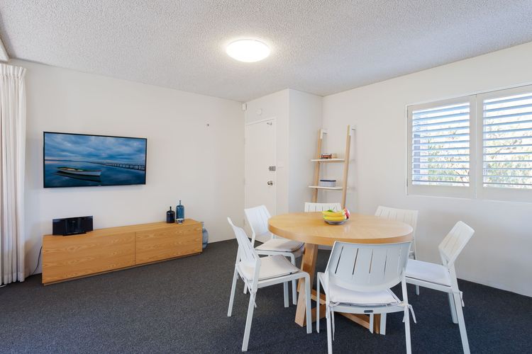 Intrepid, 1/3 Intrepid Close – Amazing views of Shoal Bay, only 100m from the Beach