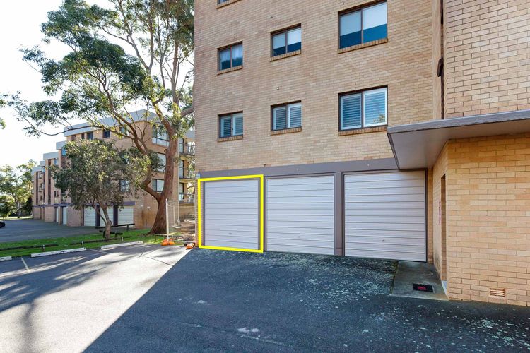 Intrepid, 1/3 Intrepid Close – Amazing views of Shoal Bay, only 100m from the Beach